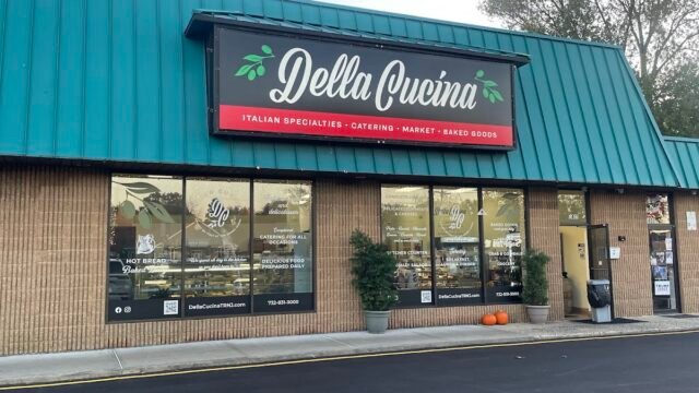 Della Cucina Italian Restaurant Catering & Market